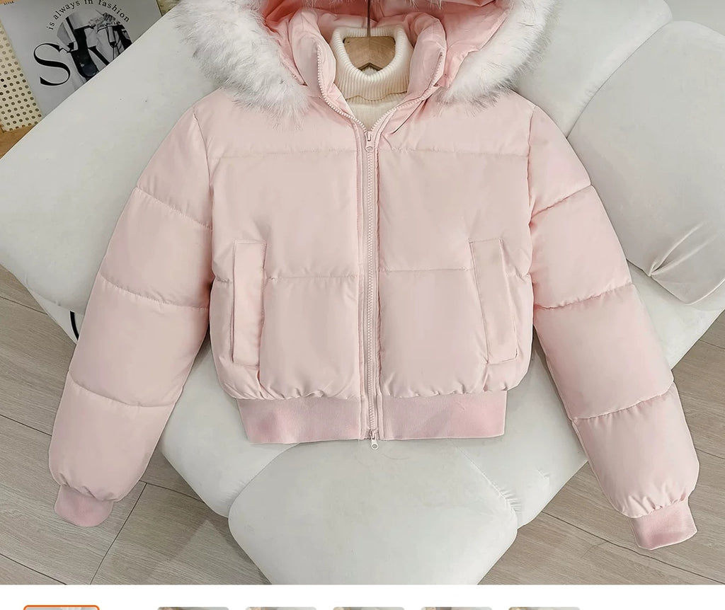 Doudoune courte matelassée à capuche (fausse fourrure) – Style Bomber – Neuve