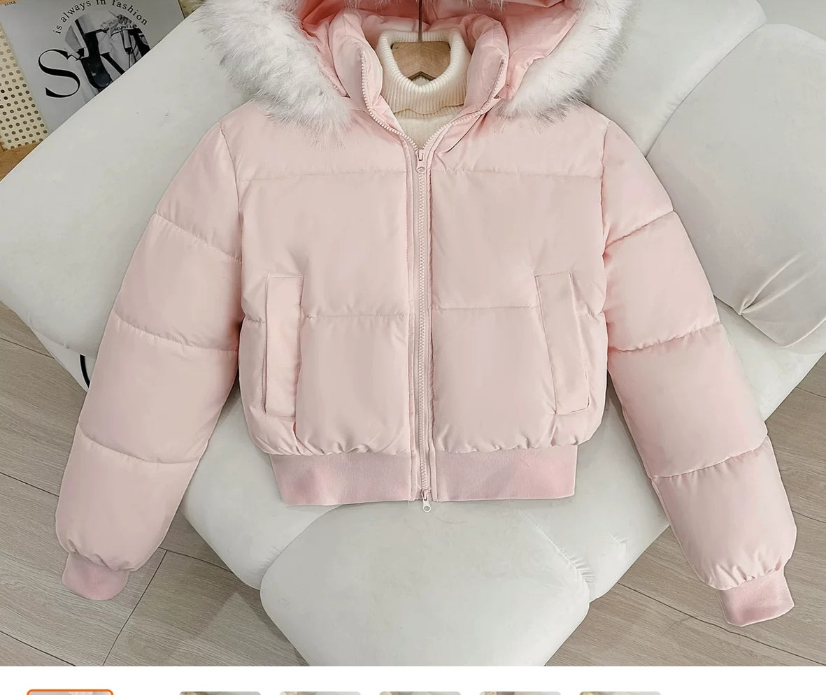 Doudoune courte matelassée à capuche (fausse fourrure) – Style Bomber – Neuve