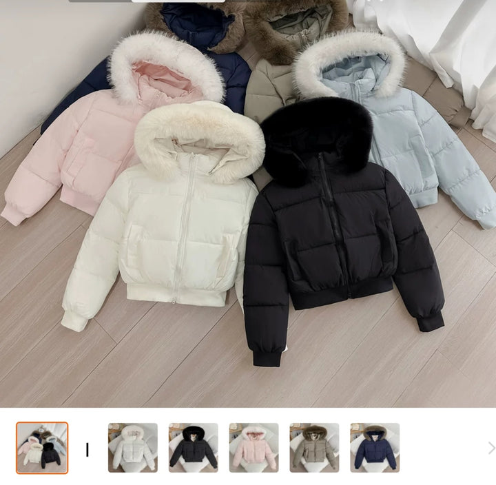 Doudoune courte matelassée à capuche (fausse fourrure) – Style Bomber – Neuve